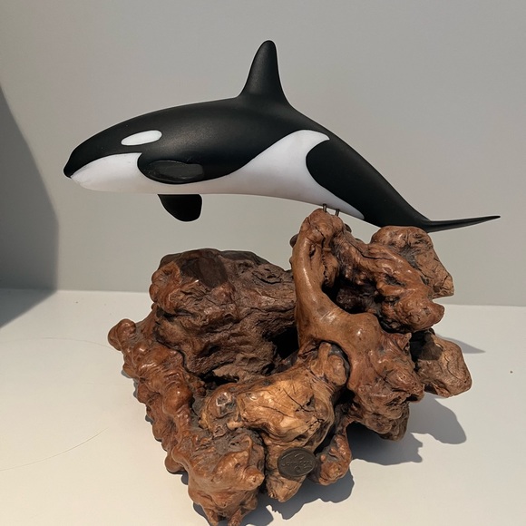 Orca whale sculpture by John Perry - Picture 1 of 4